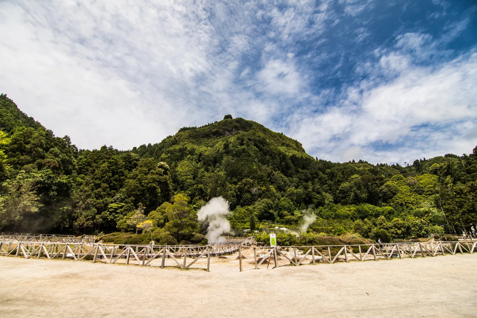 Fumarolas hot springs at Lagoa das Furnas — São Miguel, Azores