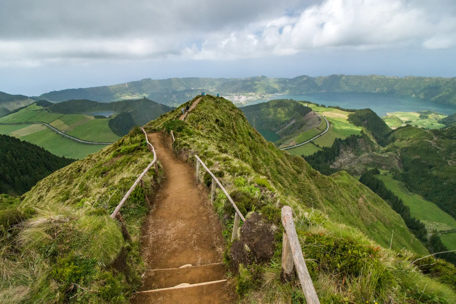 Grota do Inferno viewpoint over the Sete Cidades crater lakes — the view that anchors most São Miguel itineraries, Azores, Portugal